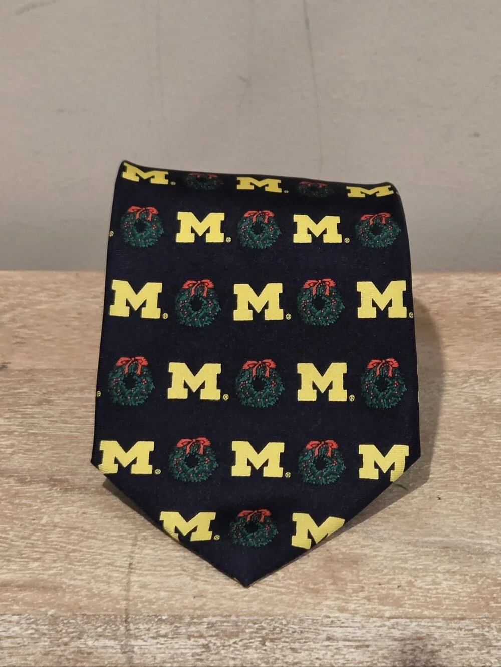 NWT Campus Classics University of Michigan Christmas Silk Tie - 3.75